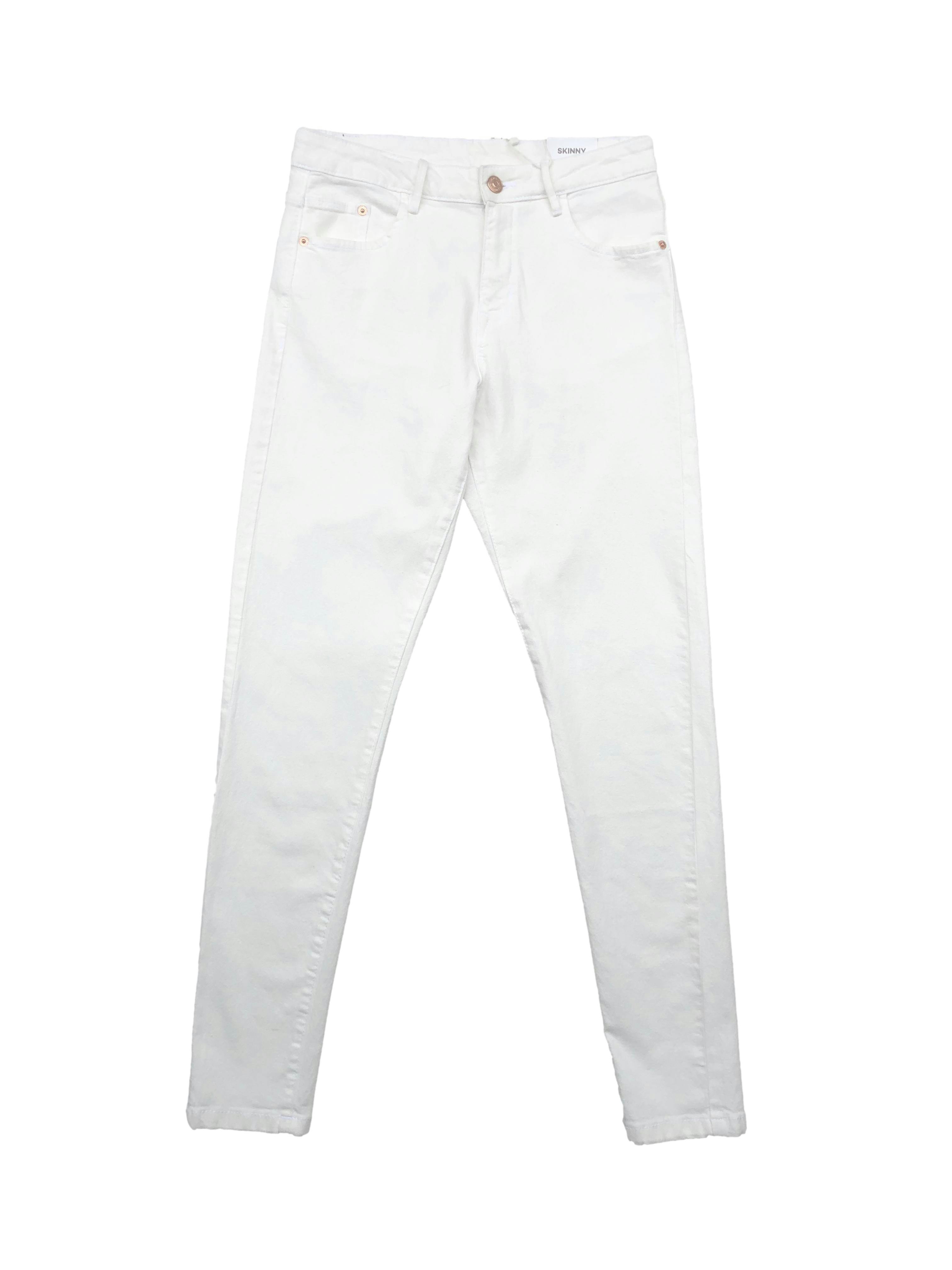 Skinny jean blanco Unit, bolsillos delanteros y en la parte de atrás, cierre. Cintura: 70cm, Tiro: 25cm, Largo: 96cm. Nuevo con etiqueta.