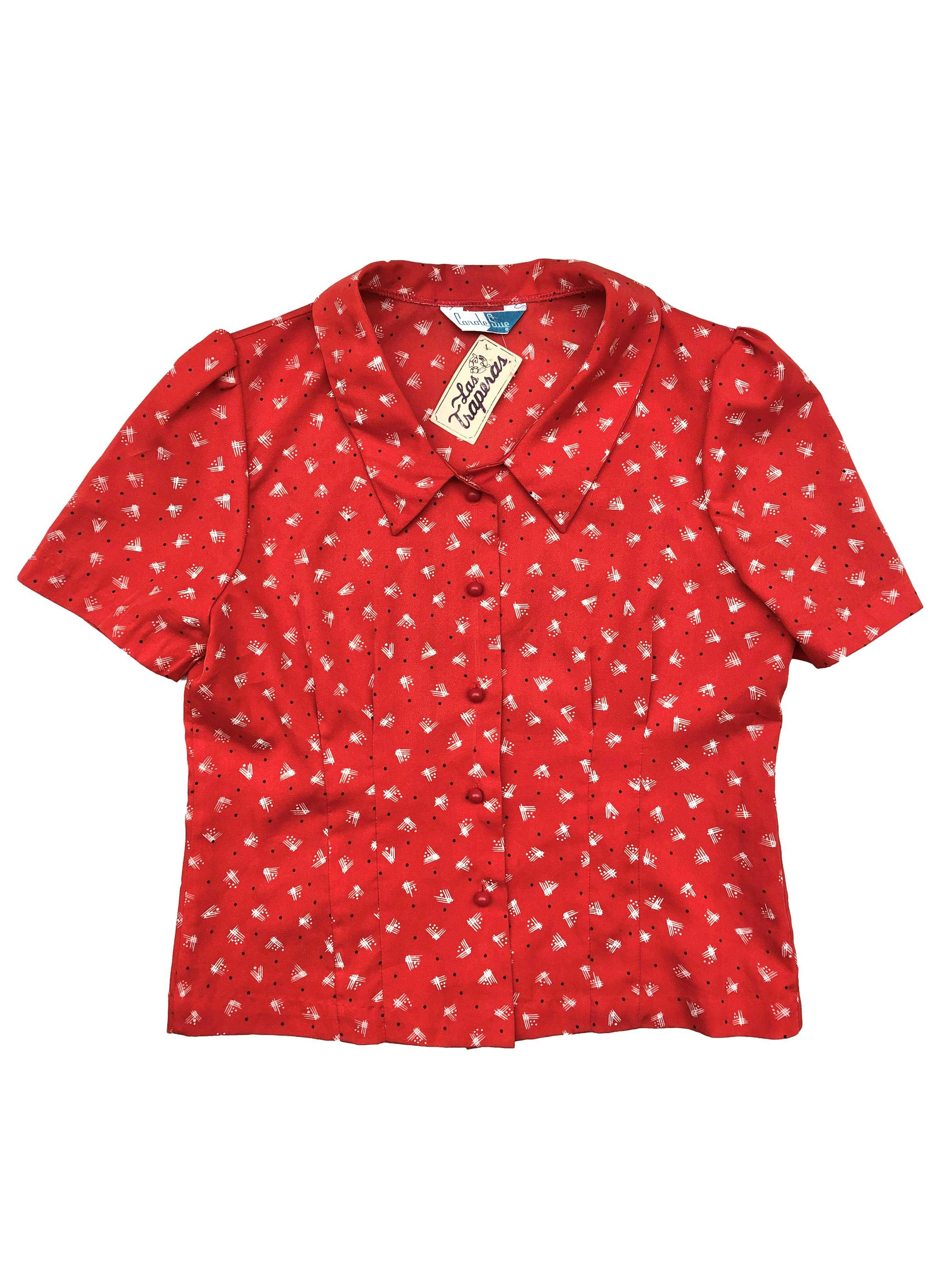 Blusa vintage rojo carmín con puntos negros y # blancos, manga corta, pinzas, tela plana. Busto 100cm, Largo 52cm
