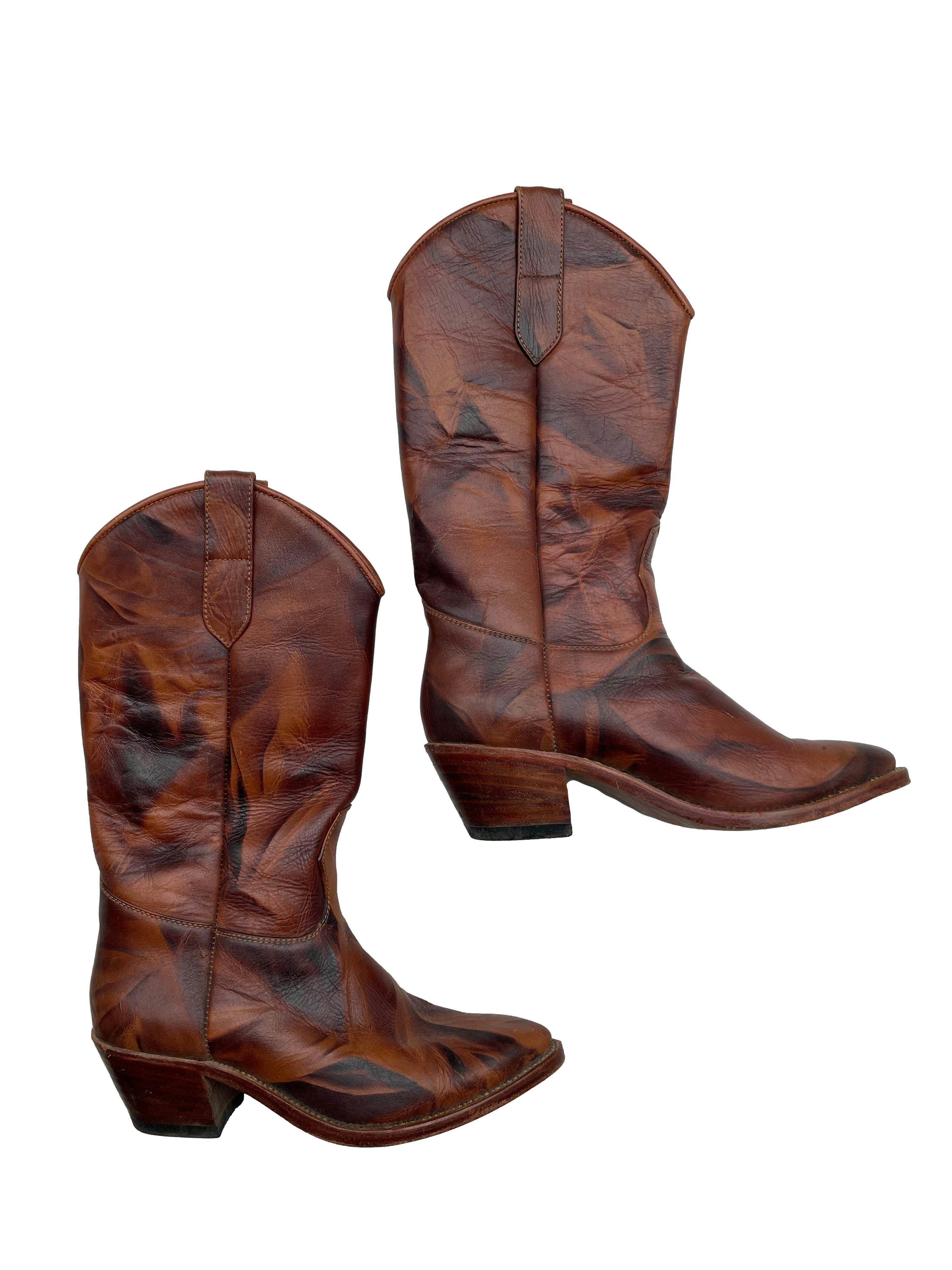 Cow girl boot de cuero marrón marmoleado, taco 5cm. Estado 9/10. Requiere comprar plantillas. Precio original S/ 650