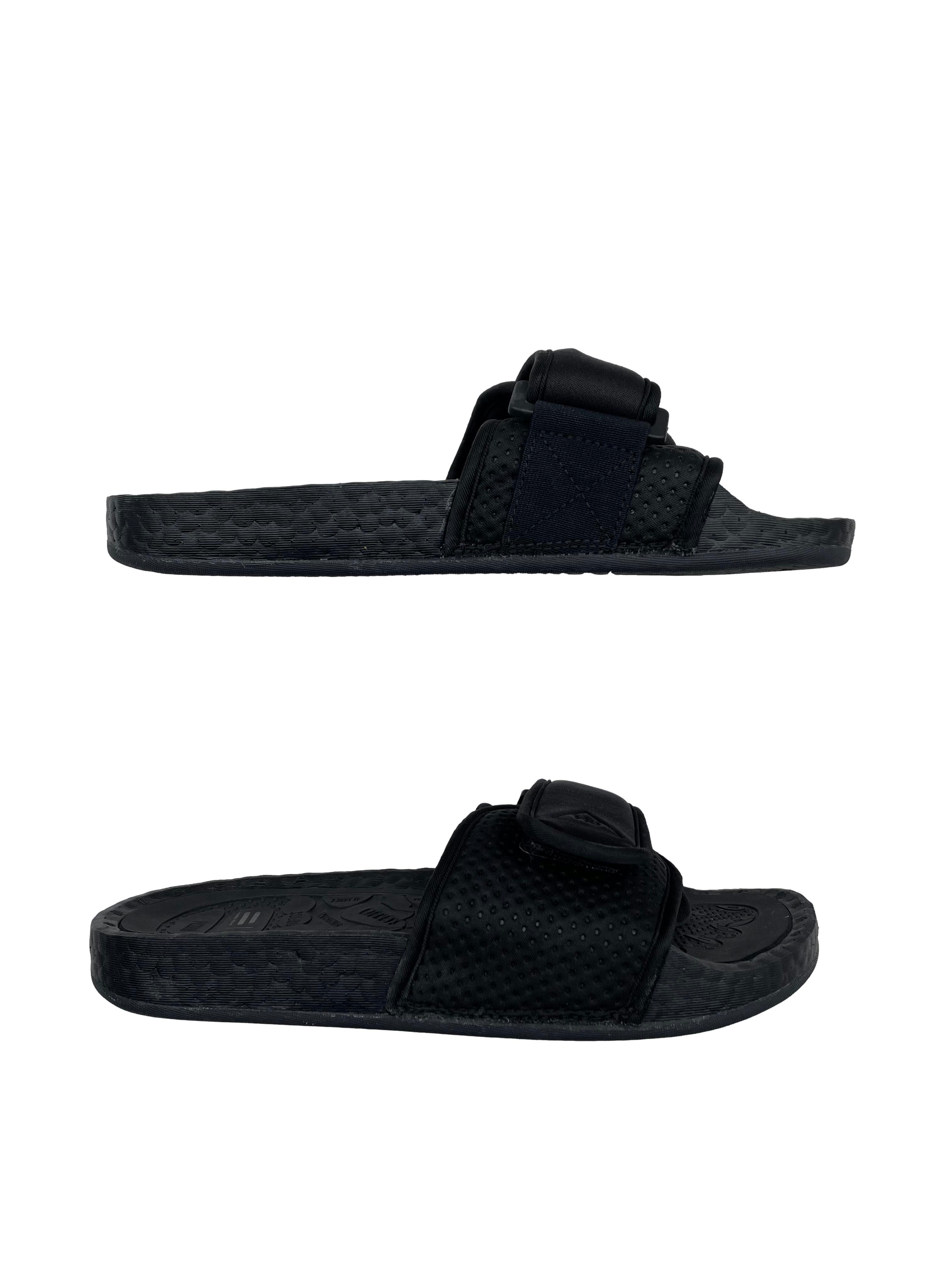 Sandalias Adidas Pharrell Williams negras, empeine acolchado y con velcro. Nuevas, precio original S/ 350