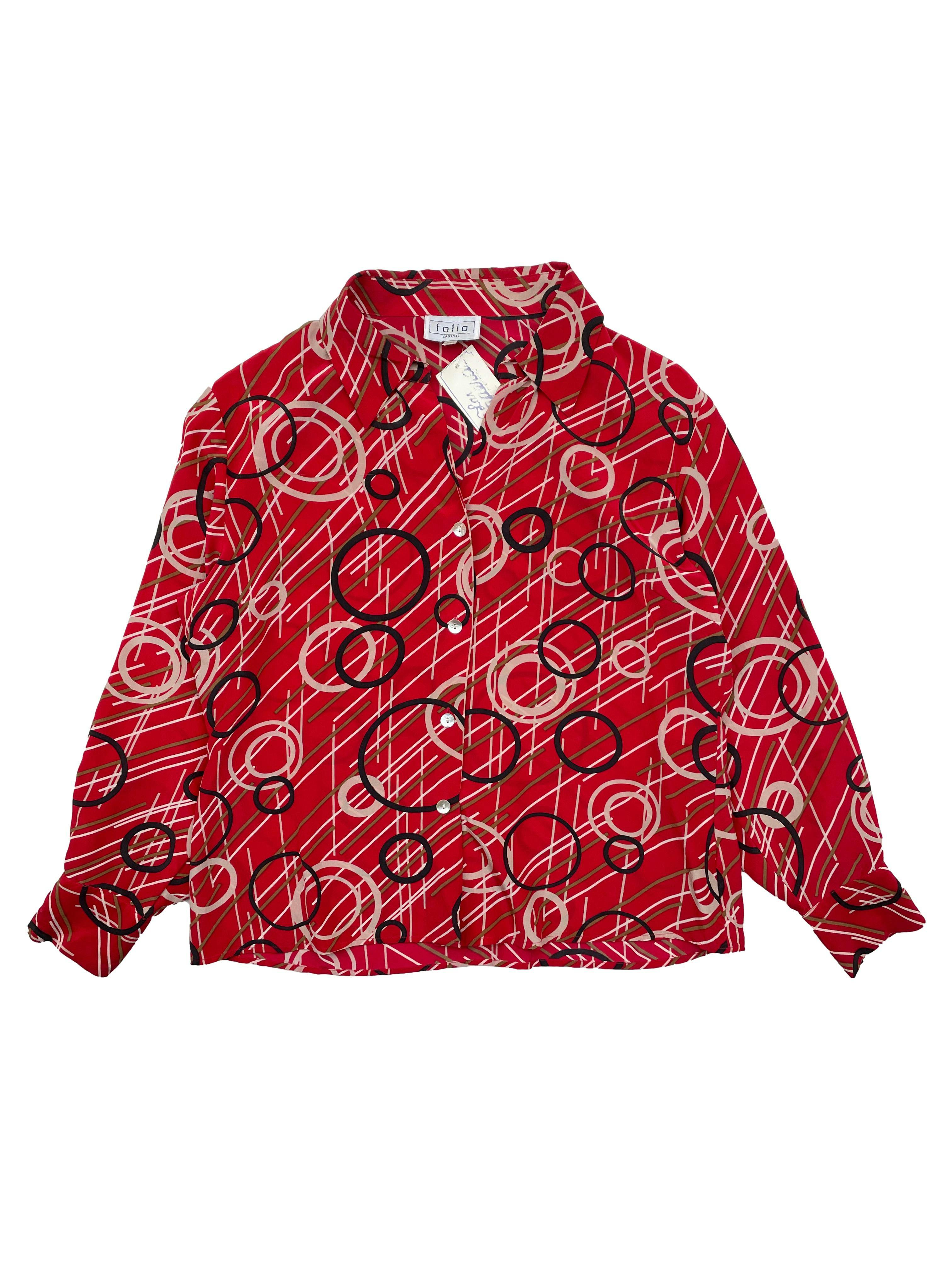 Blusa vintage de 100% seda roja con estampado geométrico, botones nacarados. Busto 110cm, Largo 55cm.