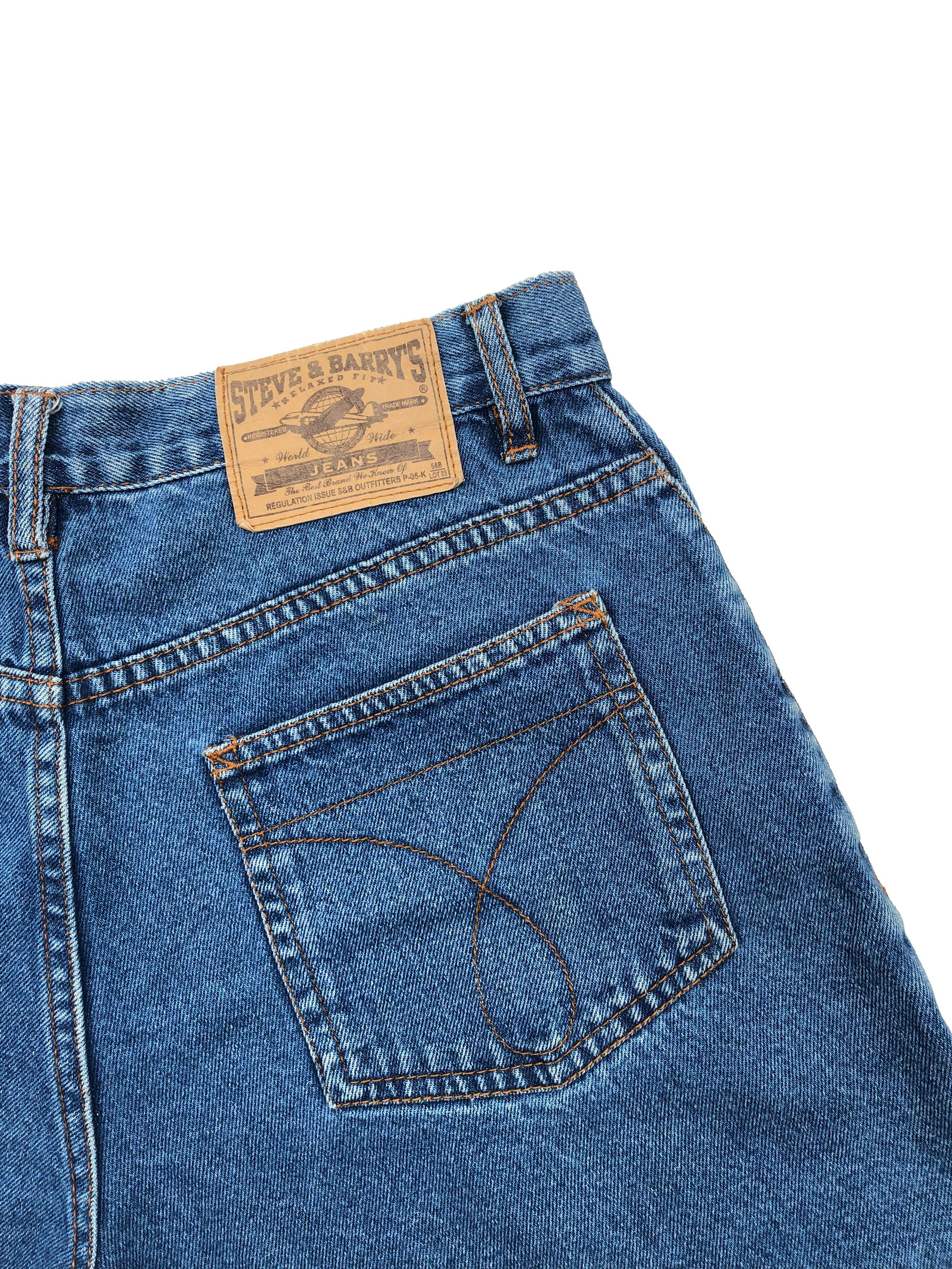Short jean 100% algodón de tiro alto, five pockets, fit relajado. Cintura 72cm, Tiro 28cm, Largo 37cm.